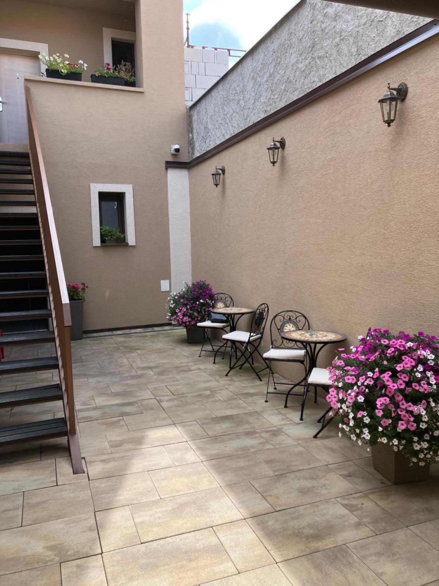 Corner House Apartment Lucenec Exterior photo